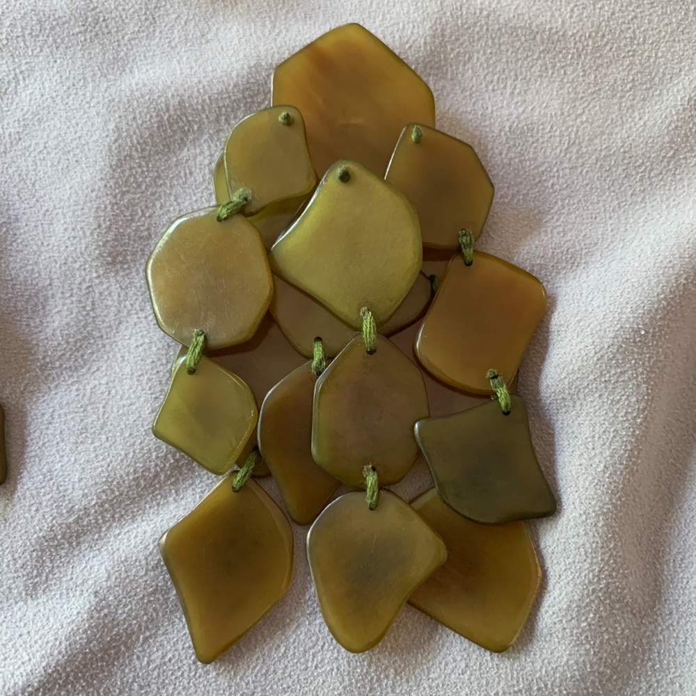 Monies Vintage Khaki Green Clip earnings.